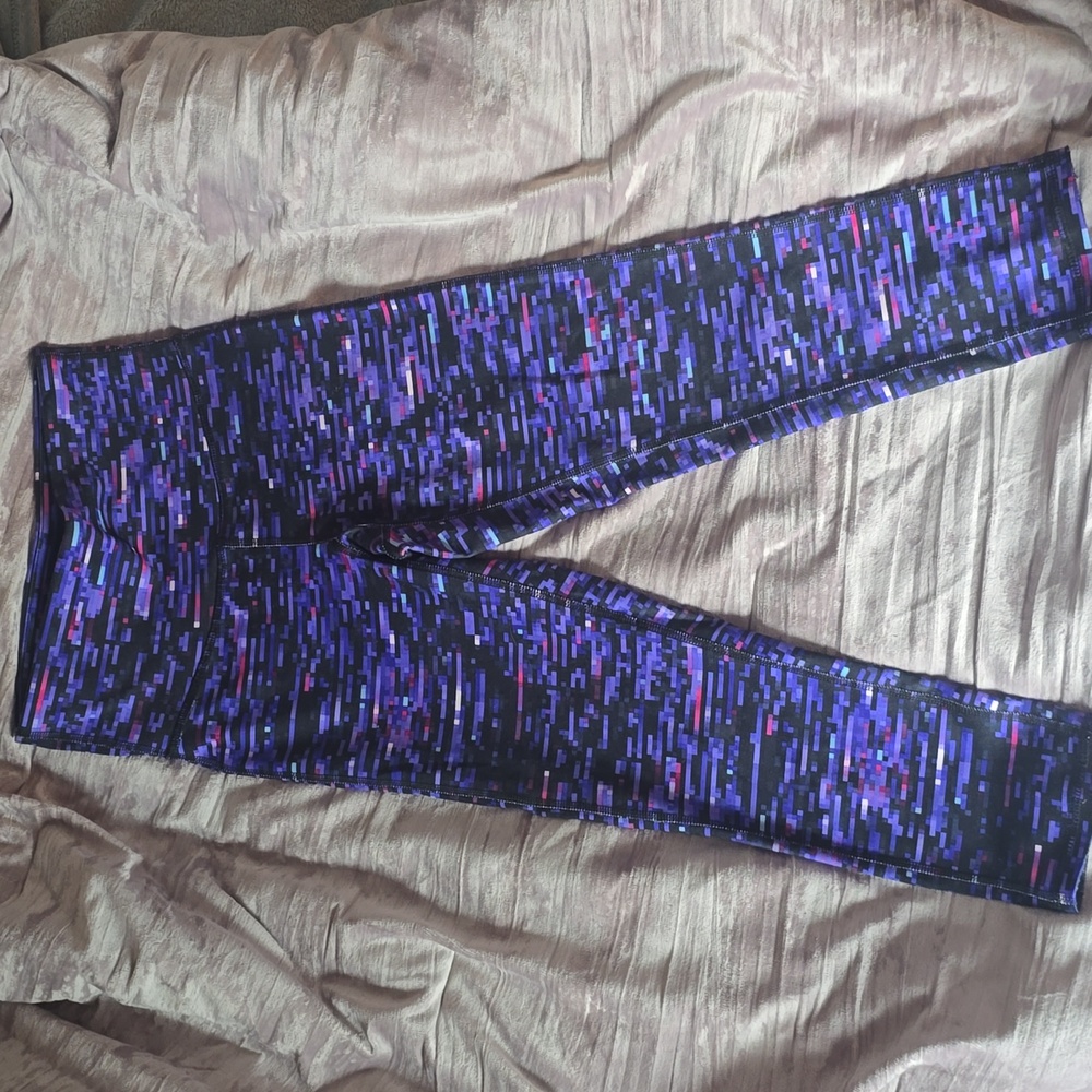 Capri Workout Leggings - Picture 2 of 4